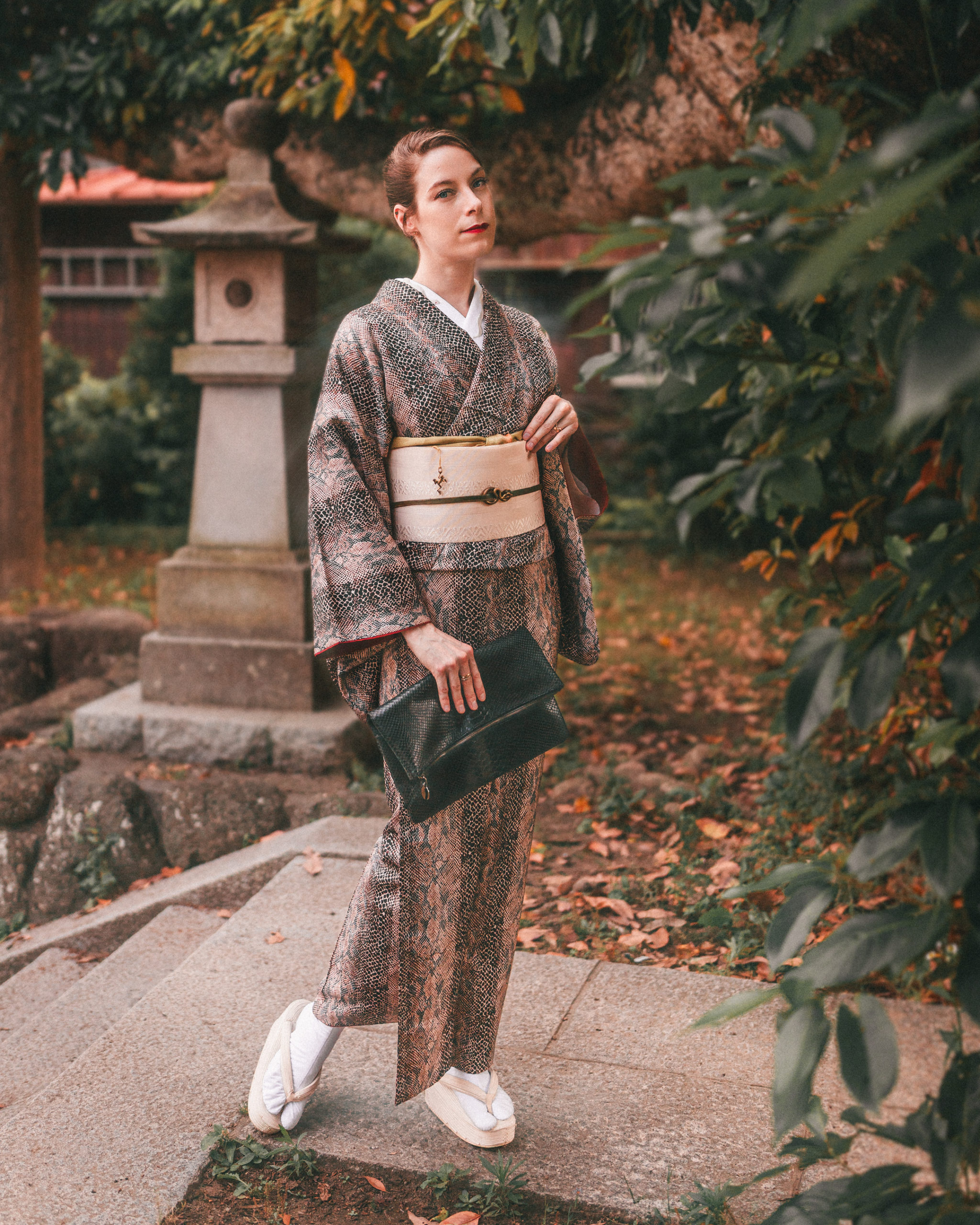 Quiet moment during private kimono photoshoot in Kamakura