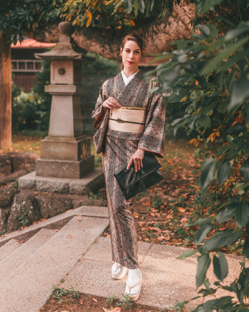 着物を着た女性の全身撮影