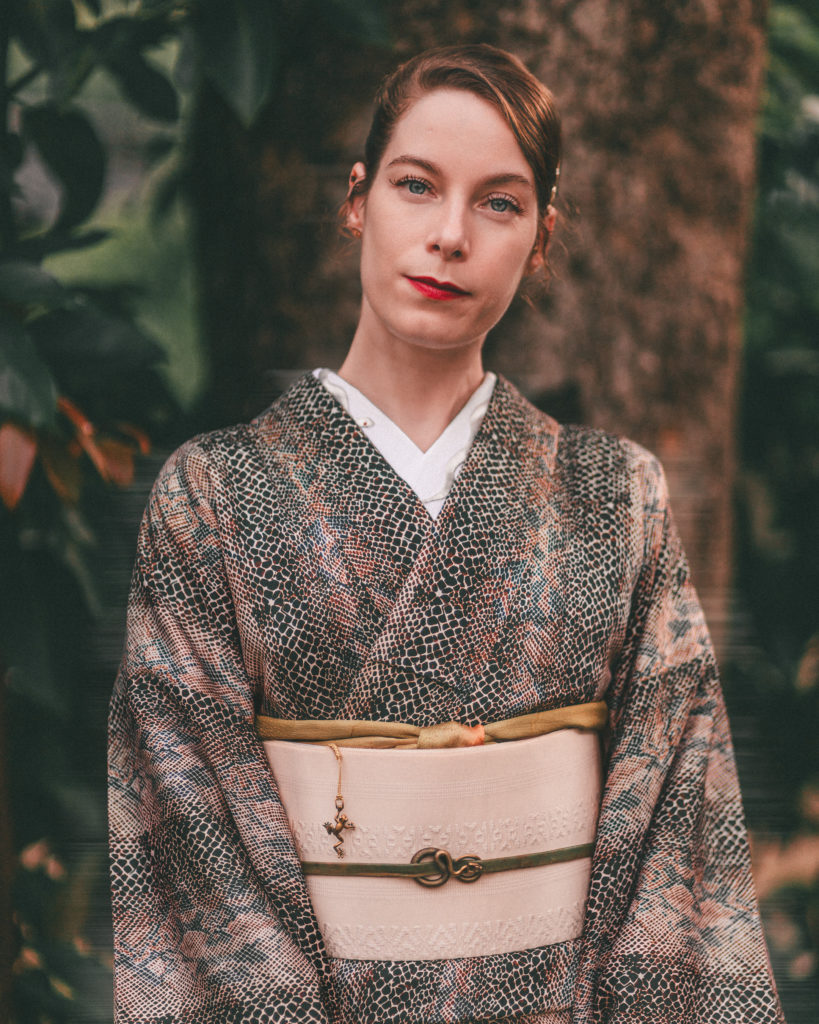 鎌倉で着物を着た女性