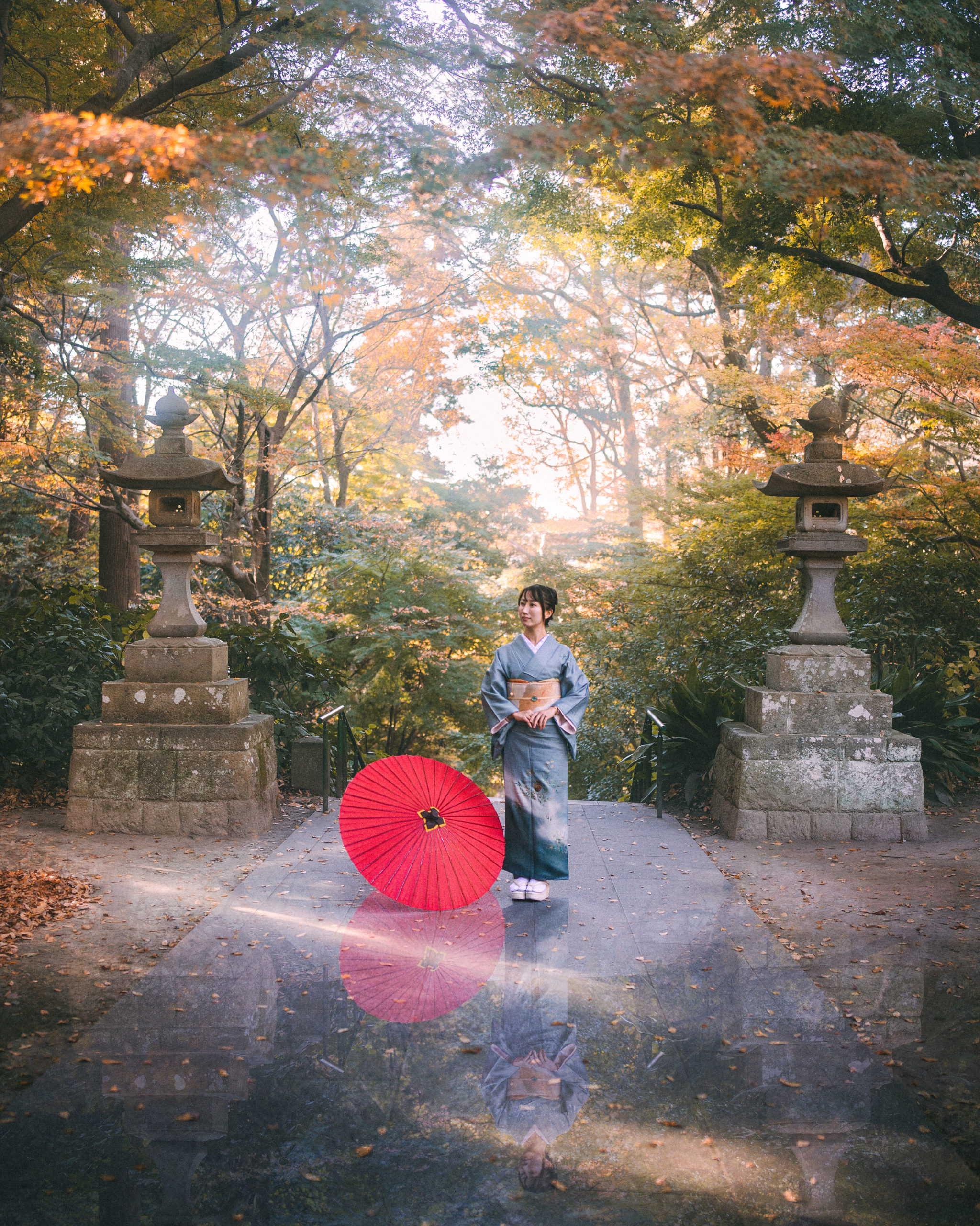 Woman wearing blue silk kimono during private kimono photoshoot in Kamakura autumn temple